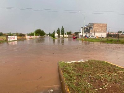 Provocan lluvias inundaciones y cierres viales en Cuauhtémoc