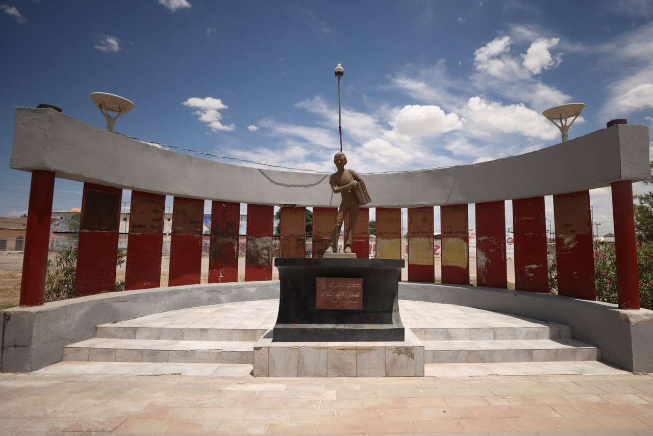 Supervisan avances en la obra de la Plaza del Periodista