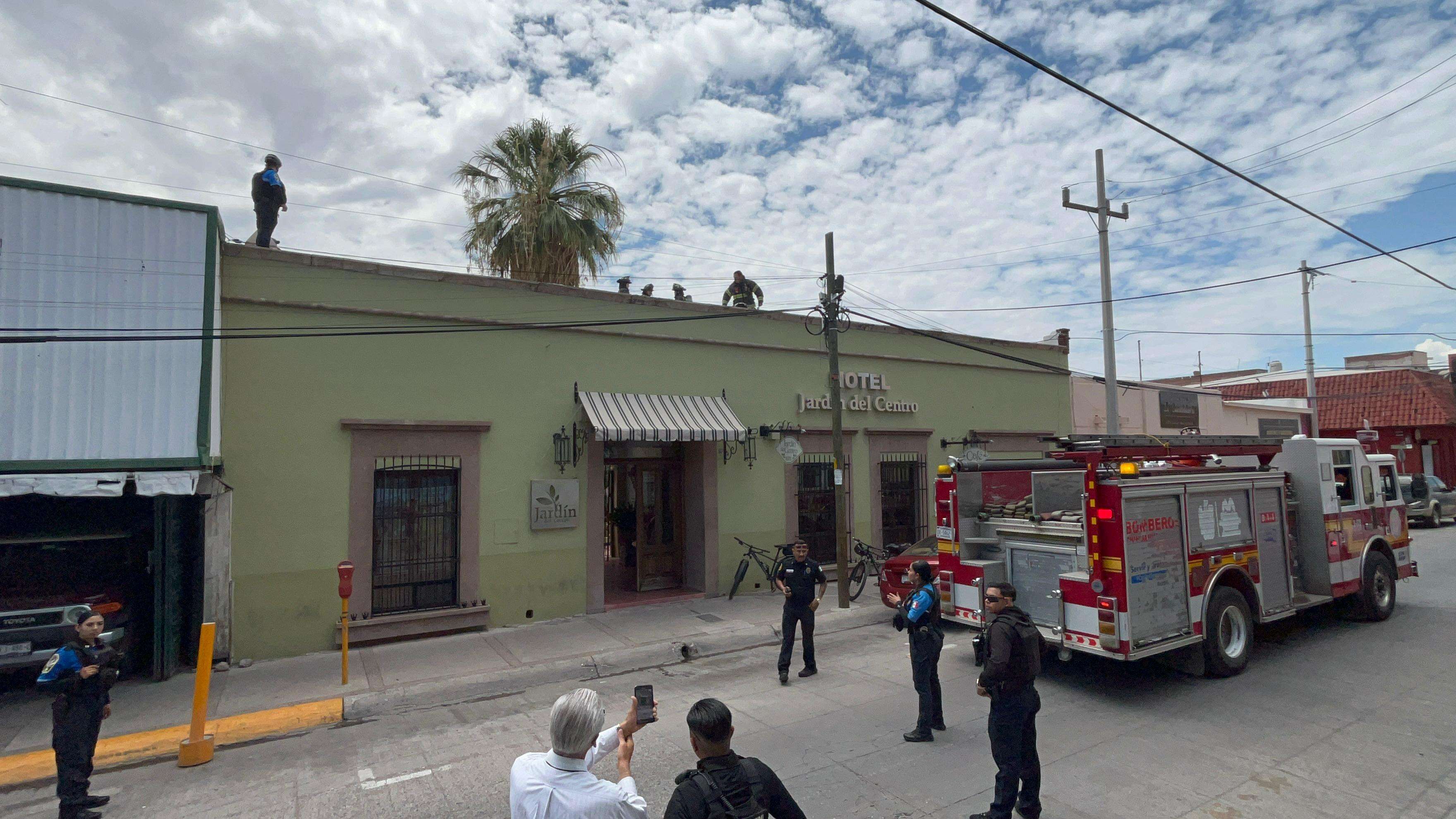 Controlan fuga de gas en tanque estacionario de hotel en el centro
