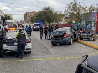 Choca conductora contra Bowí en la Niños Héroes; reportan 14 heridos