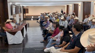 Reciben ganaderos del Sur del Estado capacitación contra el GBG 