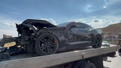 Destruye su Camaro al chocar contra pick up en el R. Almada 