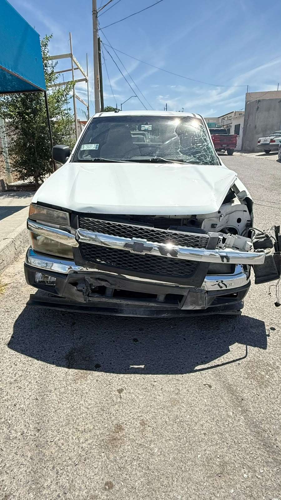 Choca adolescente contra muros de contención en la Troncoso