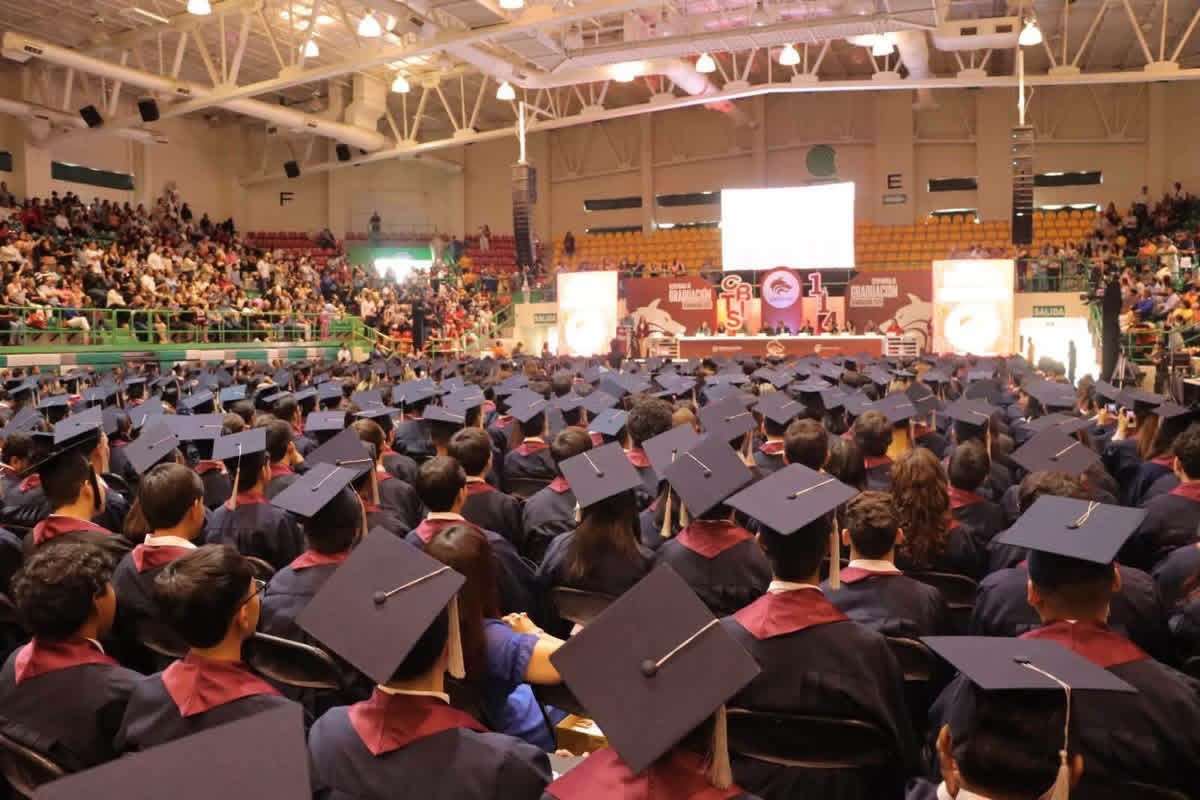 Se gradúan 822 alumnos del CBTIS 114