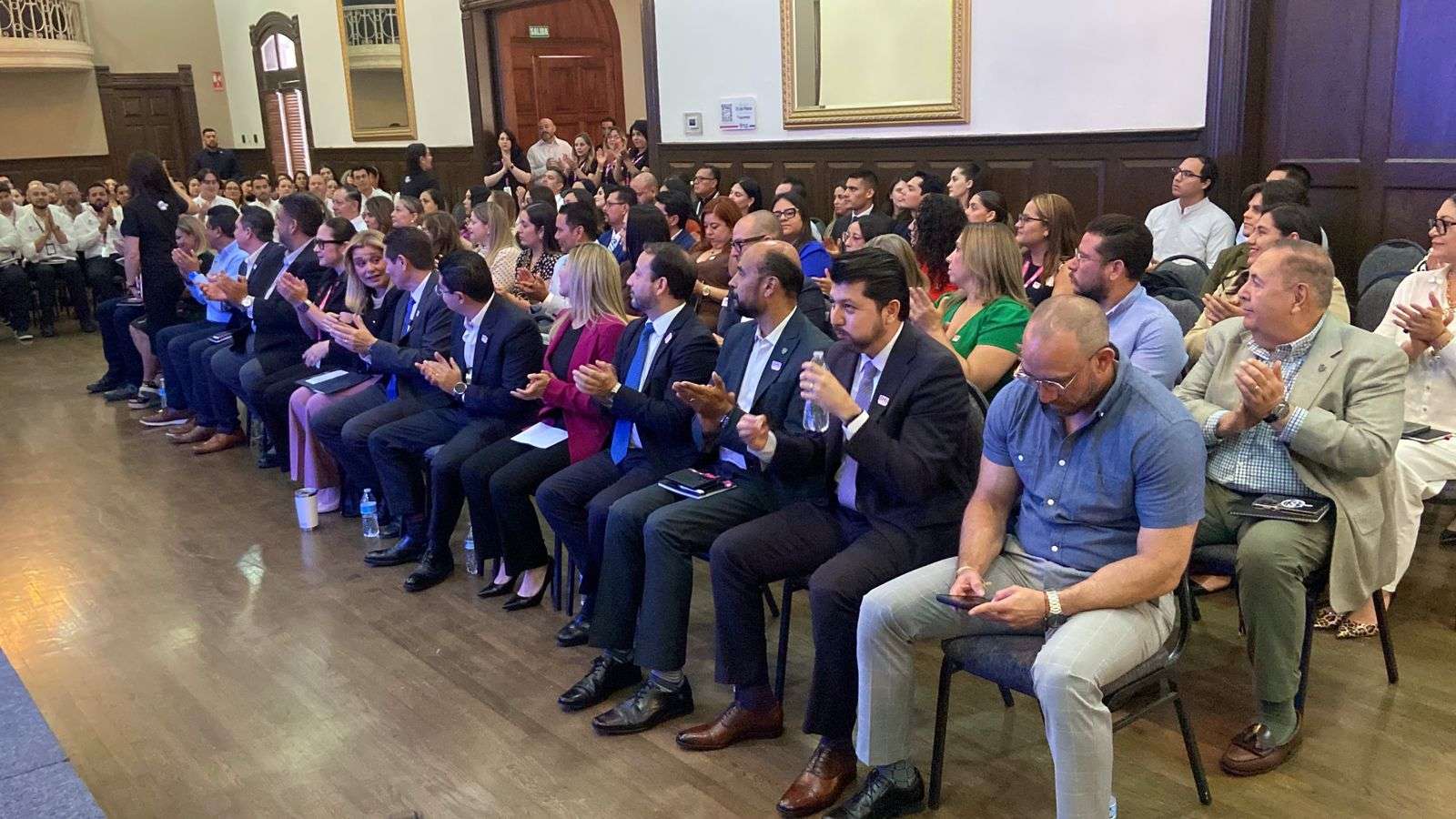 Entrega Maru Campos certificaciones BHG a dependencias estatales
