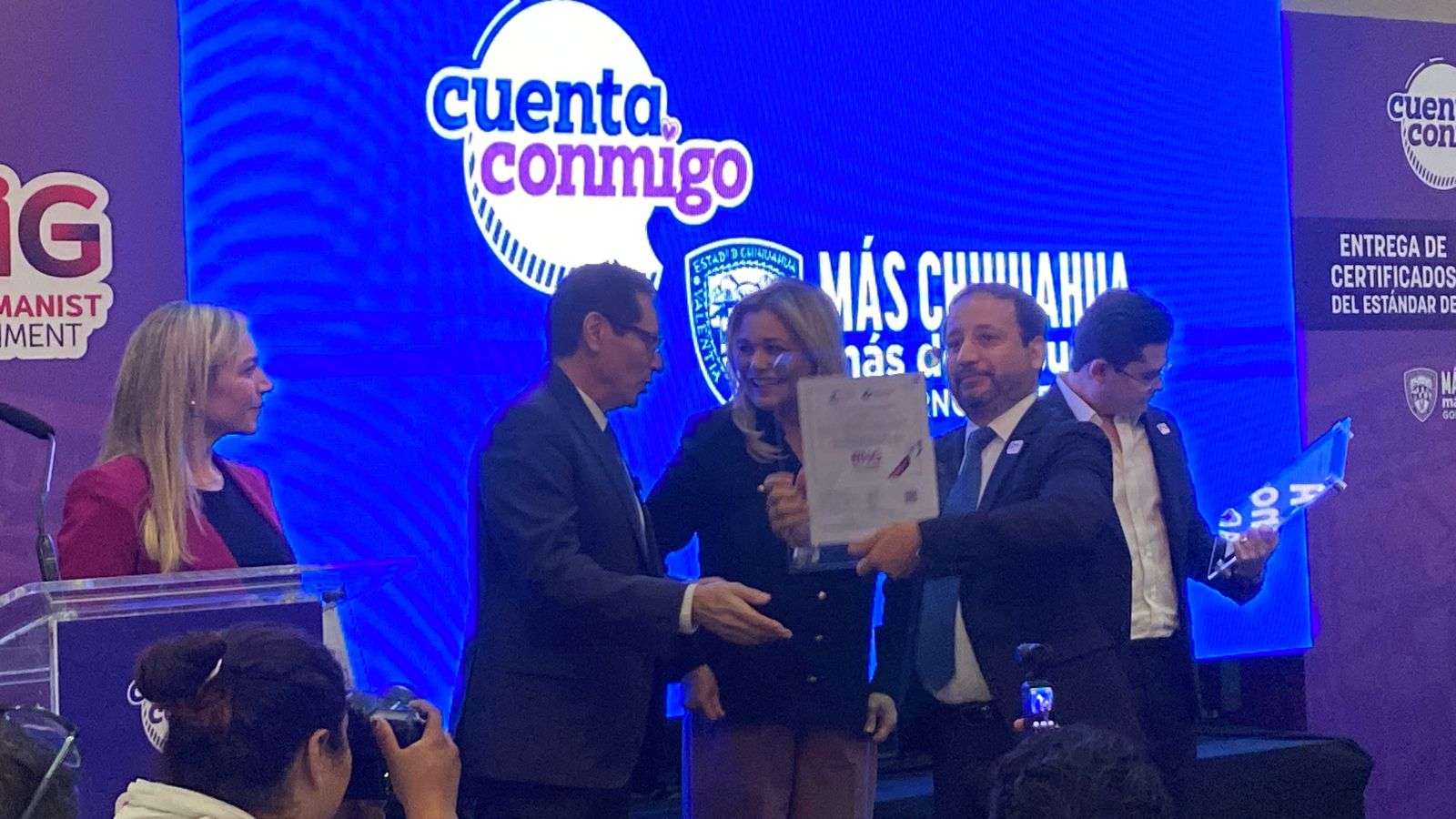 Entrega Maru Campos certificaciones BHG a dependencias estatales