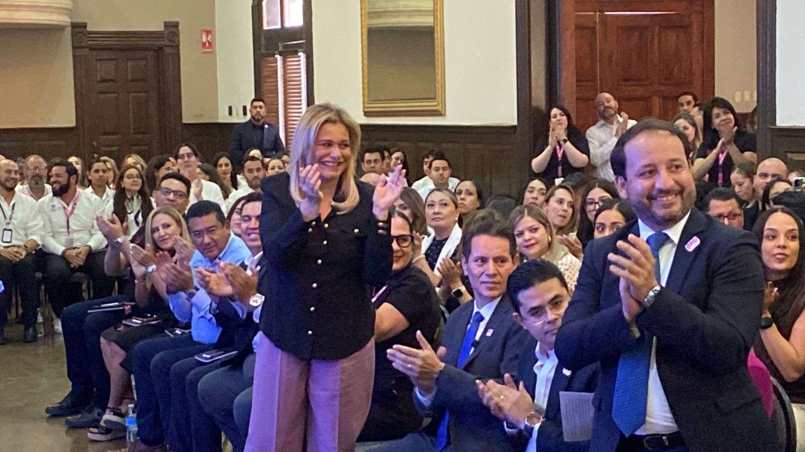 Entrega Maru Campos certificaciones BHG a dependencias estatales