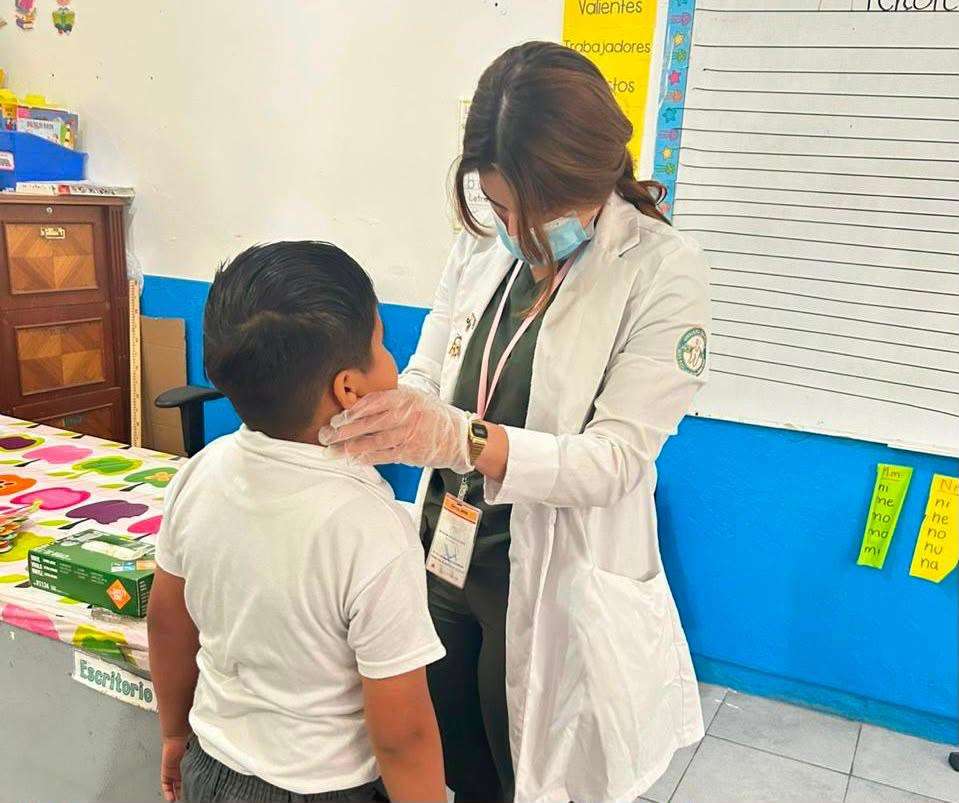 Orientan a estudiantes en prevención de enfermedades bucales
