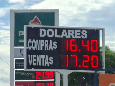 Baja ligeramente el valor del dólar a $17.20 