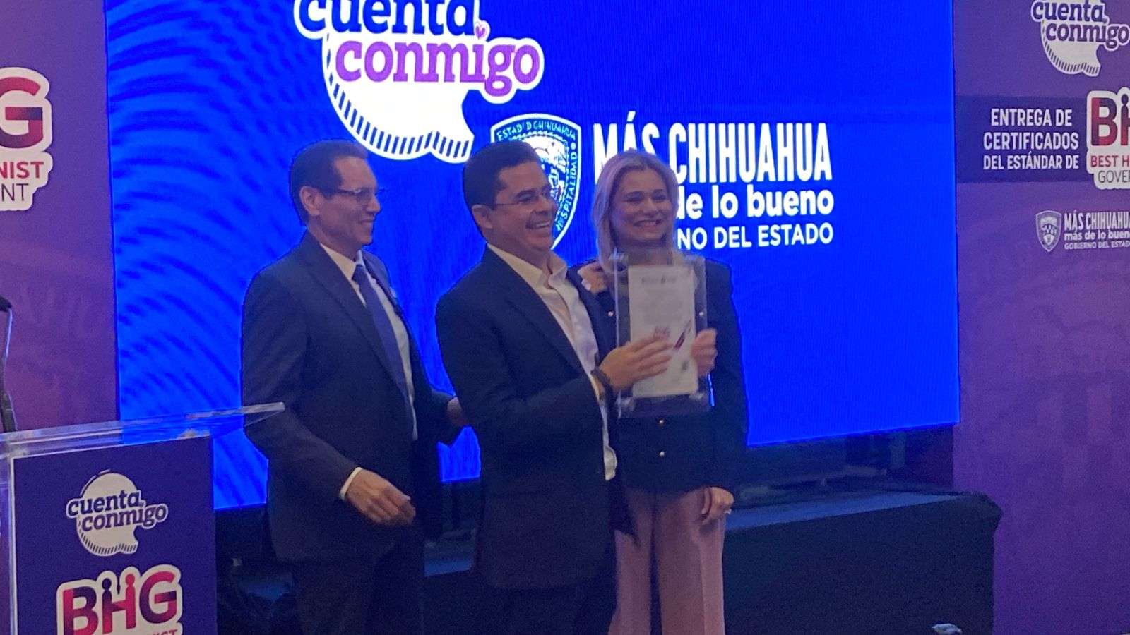 Entrega Maru Campos certificaciones BHG a dependencias estatales