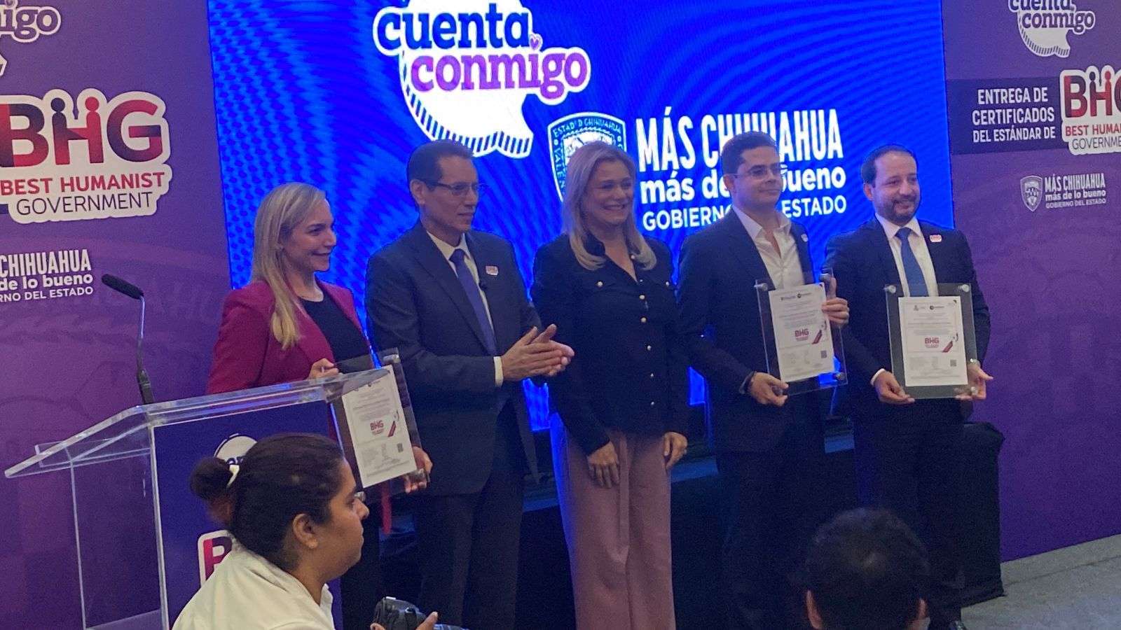 Entrega Maru Campos certificaciones BHG a dependencias estatales