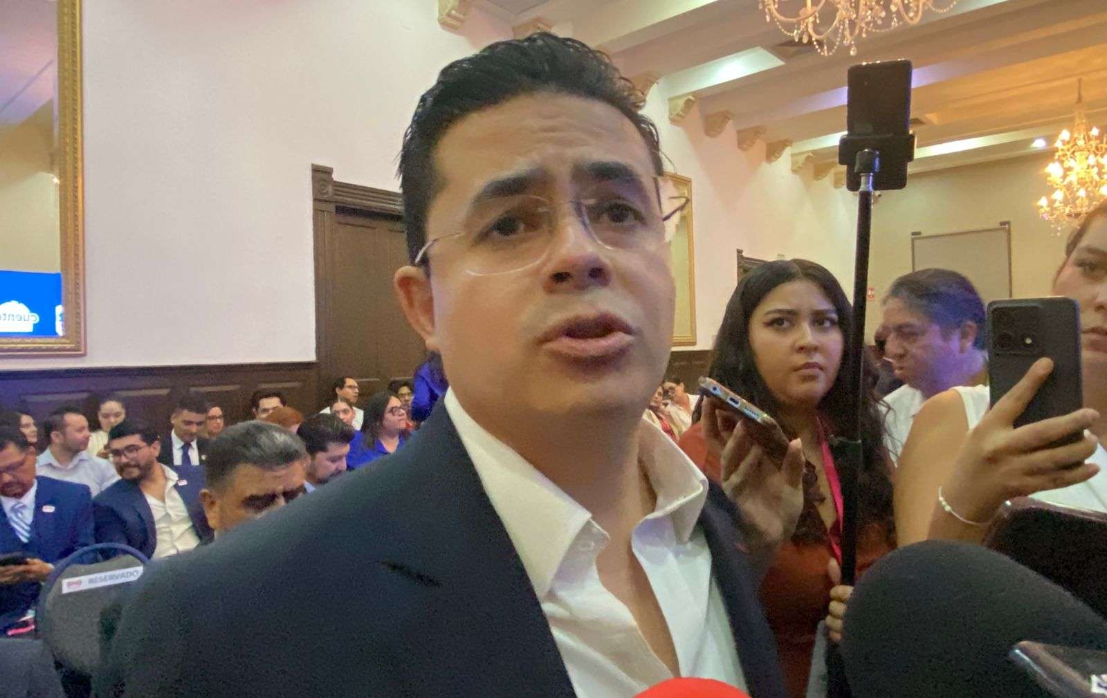 Encabeza Rafael Loera jornadas de 12 horas con chalecos azules