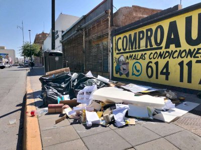 Llama Municipio a frenar el abandono de basura en la vía pública