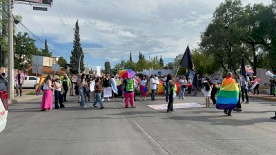 Realizan marcha del Orgullo Lgbt 