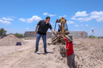 Supervisa Valenciano obras de pavimentación en la nueva zona comercial de Delicias 