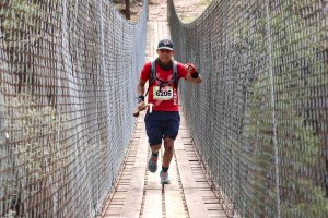 Corredores rarámuri dominan la edición 2026 del Ultra maratón de los Cañones