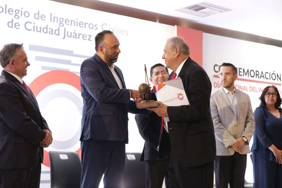 Reconocen al ingeniero del año y presenta informe el Colegio de Ingenieros