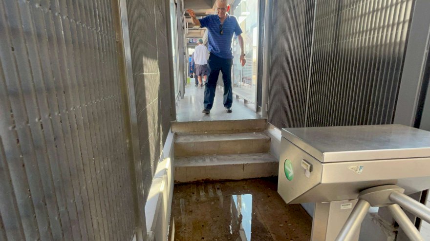Pone en riesgo a adultos mayores inundación en estación Juárez del Bowí 