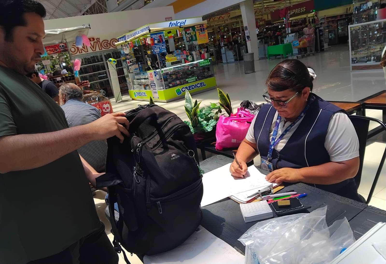 Aplican mil 300 vacunas durante jornada en plazas comerciales 