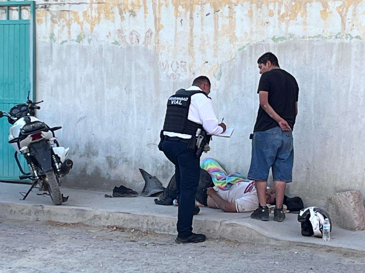 Dos motociclistas resultan lesionados tras chocar en la Manuel Valdés