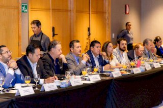 Presenta Alcalde proyecto de la Poniente 5 ante Consejo de Canacintra 