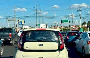 Provoca falla en semáforos caos vial en la Tecnológico y Prieto Luján
