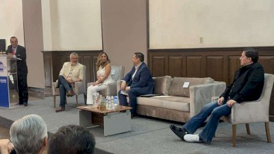 Presenta Alfredo Chávez el libro Anecdotario Político Aicodi IV 