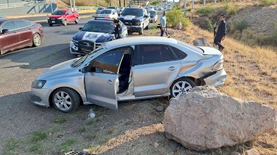 Pierde el control y choca contra rocas frente a la Utch Sur