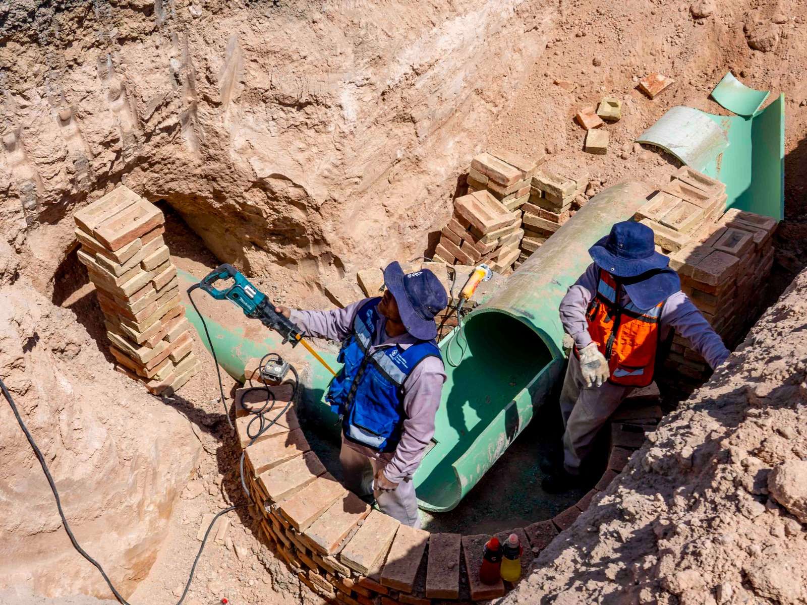 Inician trabajos para desvío de colector de drenaje en la Talamás