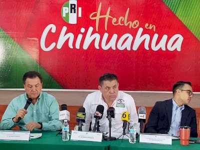 Hay dinero para vales de gasolina pero no para desplazados: Alex Domínguez