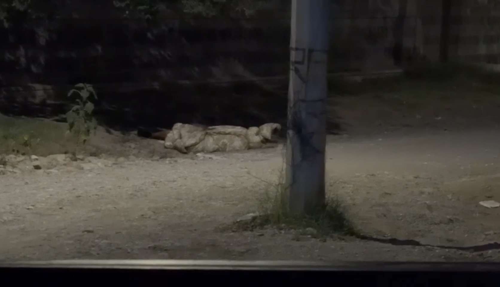  Localizan cadáver encobijado en calles de la colonia Pancho Villa