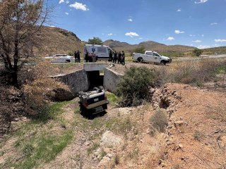 Resulta lesionada luego de caer a un canal en las Curvas del Perico