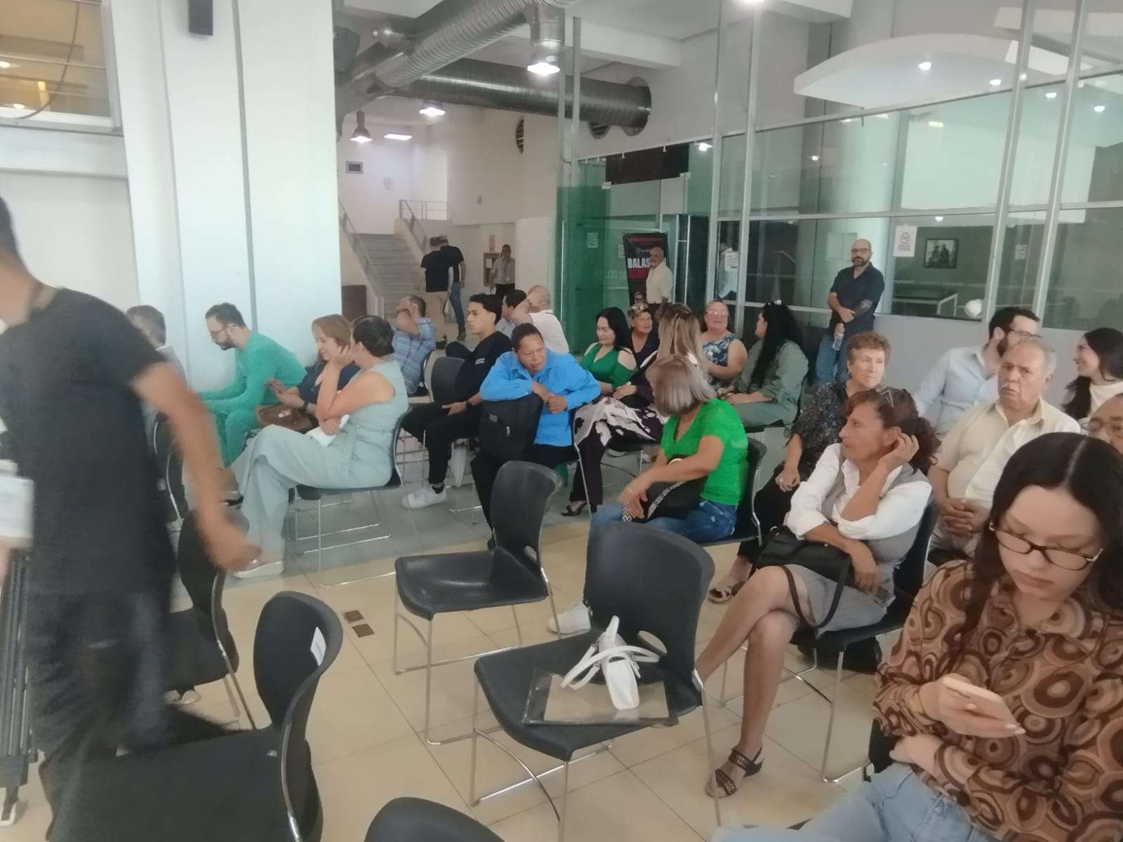 Presenta Fernando Coca Meneses el libro Balas con remitente en Congreso