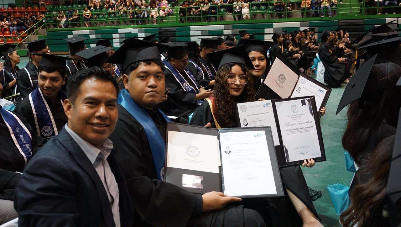 Gradúa UTPN a 120 nuevos profesionistas