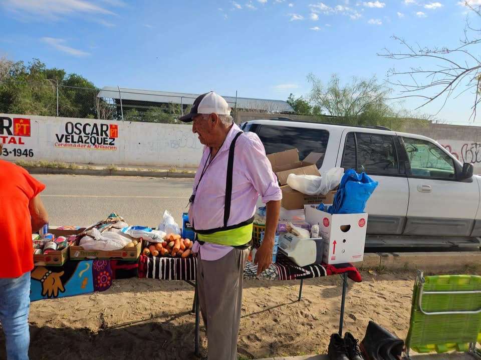 Busca Don José salir adelante con sus ventas en Los Alcaldes