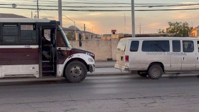 Frena tarde y provoca choque entre transportes de personal 