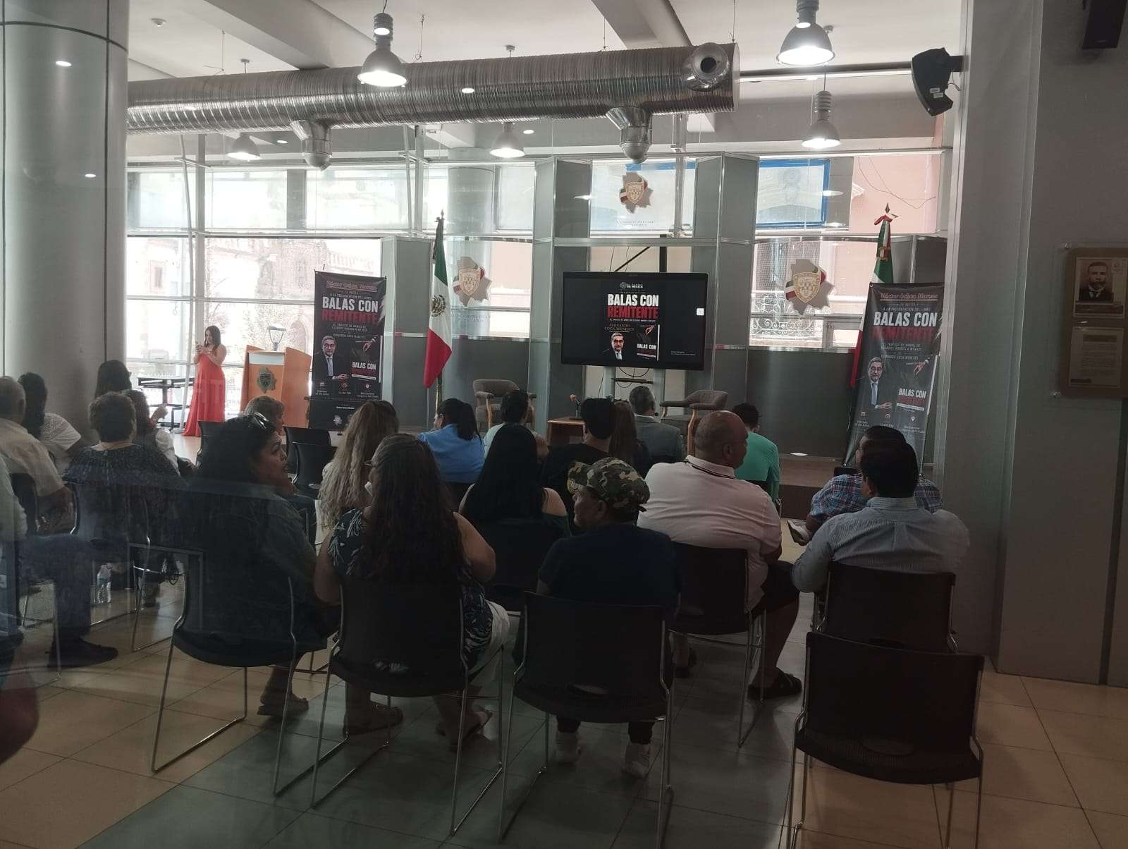 Presenta Fernando Coca Meneses el libro Balas con remitente en Congreso