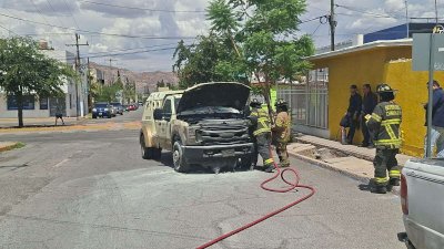 Se incendia camioneta de traslado de valores en la Vallarta