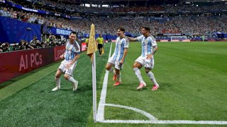Se adelanta Argentina por la mínima en la primera mitad del encuentro ante Suiza
