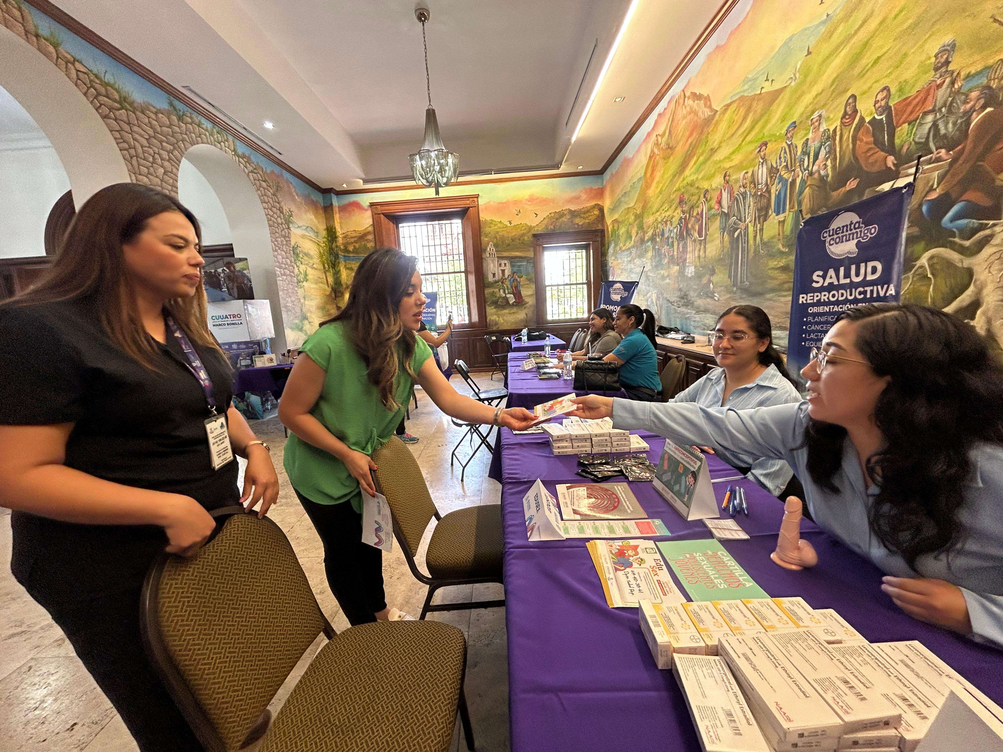 Registra gran afluencia Feria de la Salud para las Mujeres en Presidencia Municipal