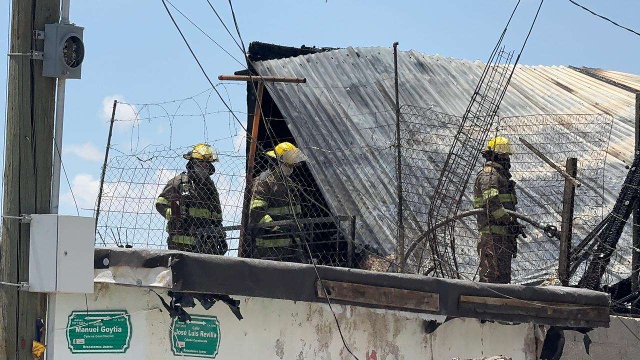 Sofocan incendio en domicilio y taller mecánico de la Constitución