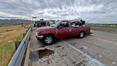 Vuelca una pickup en el Libramiento Oriente