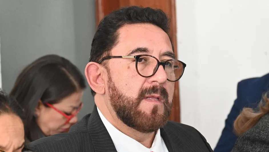 Renuncia Ulises Lara a la FGR; argumenta motivos personales
