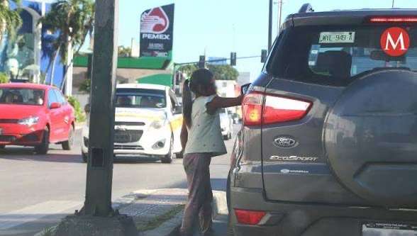 Piden no dar dinero a niñas y niños en cruceros