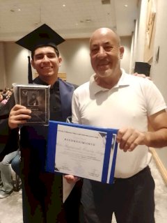 Logra Víctor graduarse con excelencia con apoyo del Jefe Fierro