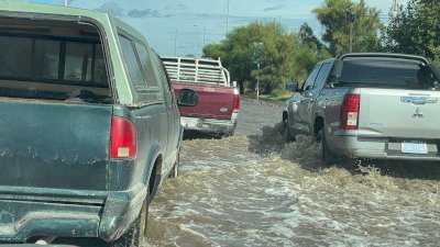Queda inundada la avenida Fuerza Aérea por intensas lluvias