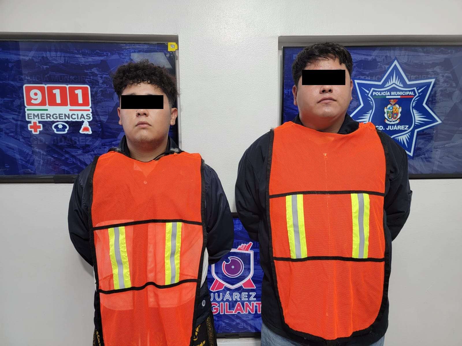 Detienen a dos hombres por robo con violencia a tienda de conveniencia