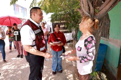 Recorre Cruz la colonia Olivia Espinoza en Ciudad Juárez 