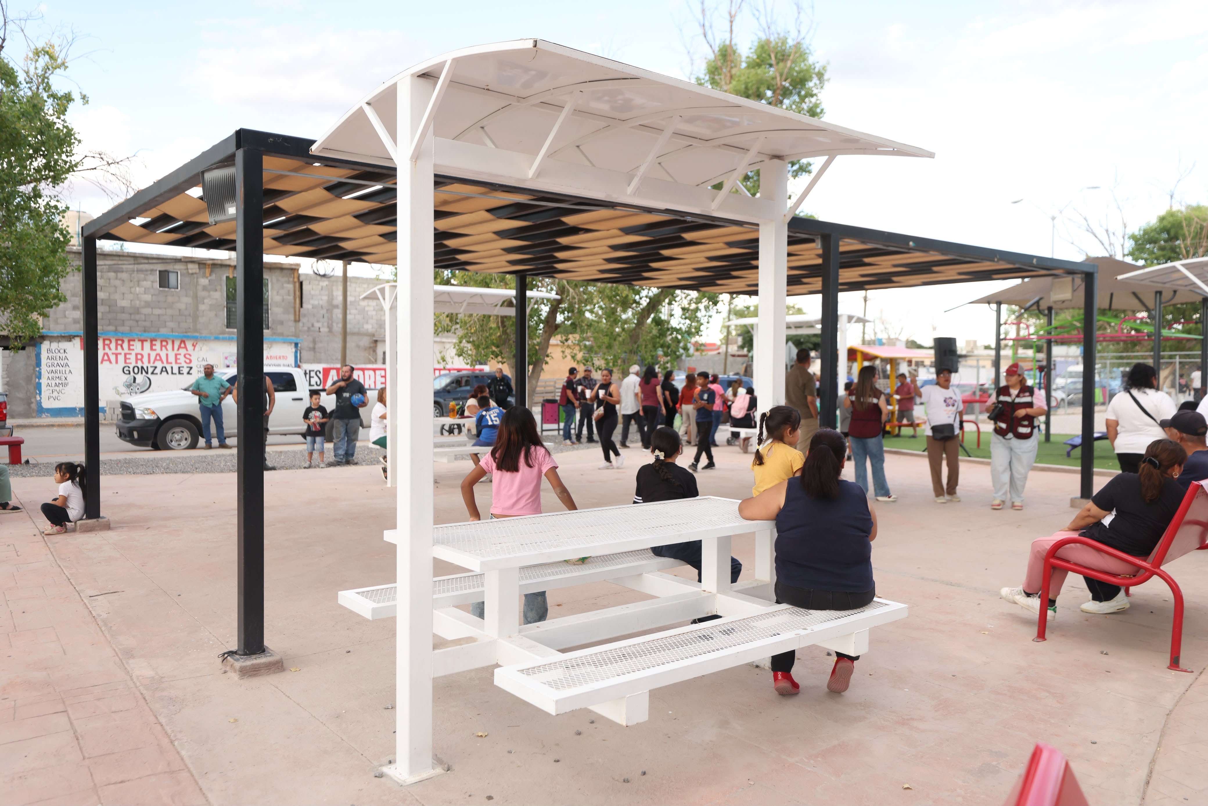 Renuevan parque en Riberas del Bravo con presupuesto participativo
