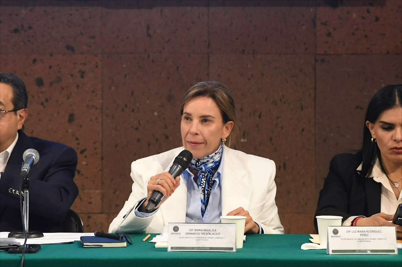 Frena Morena iniciativa de Manque para reembolso de medicamentos
